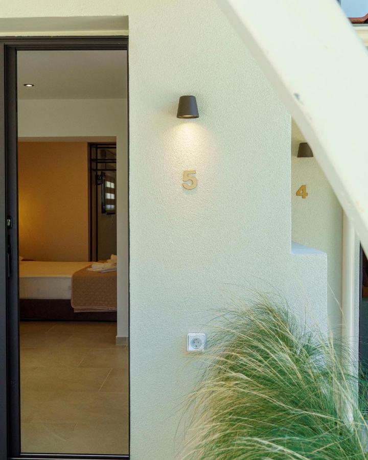 Zinozis Beach Apartments Vourvourou Eksteriør billede