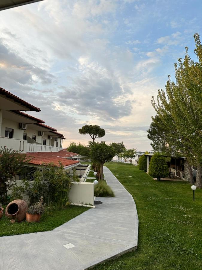 Zinozis Beach Apartments Vourvourou Eksteriør billede